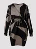 LWプラスサイズカジュアル女性幾何学的なプリントドローストリングフード付きスウェットシャツカーゴドレスポケットデザインエレガントなローブオフィス衣装240130