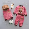 Autunno Inverno Neonato Capispalla Vestiti Ragazza del bambino Abiti Set Bambini Bambini Cartoon Orso Top Pantaloni 3 pezzi Abiti caldi 240131