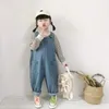 Unisex barn Jean Pants Baby Boy Solid Denim Overallar Spädbarn Jumpsuit Barnkläder Kids Overaller Autumn Girls Outfits 240127