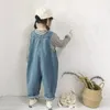 Unisex barn Jean Pants Baby Boy Solid Denim Overallar Spädbarn Jumpsuit Barnkläder Kids Overaller Autumn Girls Outfits 240127