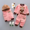 Autunno Inverno Neonato Capispalla Vestiti Ragazza del bambino Abiti Set Bambini Bambini Cartoon Orso Top Pantaloni 3 pezzi Abiti caldi 240131