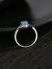 Anillos de racimo Anillo de mujer de plata 925 con incrustaciones de circón y ópalo azul Diseño exquisito simple Estilo bohemio para ropa de fiesta de empresa