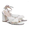 Sandalen Elegante Witte Hakken Bruiloft Bruids Dames Fijne Strik Zomerschoenen Geplooid Verfraaid Ronde Neus Pomp Eén Riem Stiletto's