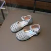 Sandálias de sapato único de cristal para meninas 2024 verão nova moda pequena princesa sapatos de sola macia para crianças sapatos de show meninas sandálias de verão
