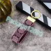 Pendant Accessorie Multicolor Keychain Brand Designer 2023 Nyckelkedja Mens Luxury Bee Buckle Keychains Car Keyring Womens Fashion Handgjorda läder Kvinnor Män väskor