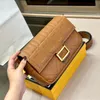 Bolsa de ombro bordada de luxo para bolsa feminina bolsa de designer para lona de couro masculina bolsa elegante em relevo bolsa crossbody bolsa de viagem