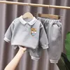 Wiosenna jesień maluch maluch 2PCS Zestaw ubrania kreskówka Tiger Polo Shirt Striped Hem Jogger Pants Dzieci Ostra dla niemowląt garnitury 240122