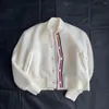 Jaquetas femininas Xiaoxiangfeng jaqueta de beisebol de lã branca curto inverno 2024 temperamento suave top versátil