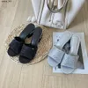 Design klackar 6.0 cm block Sandal tofflor Paris kristall utsmyckade bilder sier mid höga pumpar pärlor charm häl mulor intelocking c spänne bröllop party klänning skor