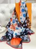 Foulard carré en soie foulards pour femmes foulard luxueux haut de gamme classique motif de lettre châle de créateur foulards carrés bandeaux nouveau cadeau facile à assortir doux