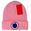 Beanie varumärkesdesigner beanie lyxig beanie hatt temperament mångsidig mössa varm brev mössa triangel design hatt present mode hatt flera färger mycket bra