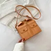 Plånböcker personlig designkänsla mode enkel avslappnad handväska 2024 västerländsk stil retro one-shoulder messenger väska