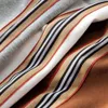 男性用の春と秋のトレンド用の軽い豪華なカジュアルスポーツパンツ汎用刺繍コントラストリボンスリムフィットストレートレッグパンツ