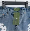 Luxuriöse Herren-Jeansshorts, Designer-Herrenshorts, Jeans, Blumendruck-Shorts, schmale, hellblaue Herren-Jeansshorts, Garland-Jeans in heller Waschung