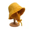 Berety kobiety kapelusze jagnięce futro ochrona ucha jesienna zima ciepłe czapki płaski kapelusz panama z składanym sznurkiem miękkim pluszem