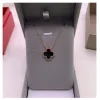 2024 Classic Four Leaf Clover Necklaces Pendants Mother-of-Pearl Stainless Steel Plated 18K for Girl Valentines Mothers Day Engagement Jewelry-Gift wholesale Q5