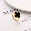 Дизайнерское кольцо Van Clover Ring Cleef Четырехлистное кольцо клевера 2023 Классические мужские и женские обручальные кольца Мода Shell Mother Shell Четырехлистное кольцо клевера Высокое качество 18k G