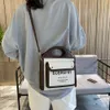 Nouveau bandoulière à la mode à la mode portable Instagram panneau de toile contraste épaule unique personnalisé sac pour femme ventes directes d'usine
