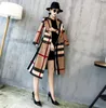 Outono e inverno novo estilo feminino lapelas no longo simples cor combinando commuter moda retro duffle casaco temperamento trench