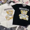 24SS Desginer Moschino T-Shirt Modemarke Frühling und Sommer neuer Rundhalspullover Eltern-Kind-Bär T-Shirt Kurzarmliebhaber 2024