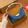 مصممة فاخرة للنساء تلال Pochette Blue Denim Canvas حقيبة القابض الصغيرة