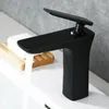 Badrumsvaskar kranar bassängen kran däck monterad och kallt vattenblandare kranar matt svart toalett mässing enstaka hål kran