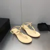 Sandalet Orijinal Deri Tangal Kristal Düşük Topuklu Flip Flip Tasarımcı Yaz Toka Kayışı Parti Elbise Ayakkabı
