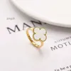 مصمم حلقة Van Clover Ring Cleef Four Leaf Clover Ring 2023 Classic Men and Women Enalger Ring Fashion Shell Shell Fourleaf Clover Ring عالية الجودة 18K G