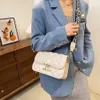 Nowe Lingge Women S Korean Edition i modne Instagram szerokie ramię Crossbody Bag Factory Sales Bezpośrednia Sprzedaż