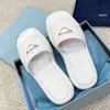 Nieuwe Prad driehoek Stro geweven Slipper sandaal platform Raffias Slippers Designer dames heren Zomer Platte hak Casual Slippers buiten zwembad Sliders strandschoen