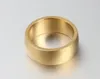 Mit seitlichen Steinen Seanuo Mode 8 mm breite Eheringe für Männer/Frauen Einfacher dicker goldfarbener Edelstahlring Mattes Design