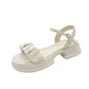 Sapatos de vestido sandálias para mulher verão 2024 cunha feminina de plástico com plataforma impermeável uma palavra pvc asiático tamanho sapato coreia h calçado