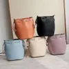 Sac à bandoulière plat en cuir véritable fourre-tout à la mode, sac pour femme avec cordon de serrage, seau de richesse Simple et décontracté