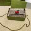 2024 mini cereja sacos de ombro designer bolsa mulher crossbody sacos corrente luxo senhora fruta bolsa impressão letras bonito