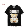 Designer Herren Damen T-Shirts Moschino T-Shirts Mode Brief Druck Kurzarm Lady Tees Luxurys Freizeitkleidung Tops T-Shirt ZX