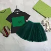 Veil Short Fashion Luxury Designer Summer Kids T-shirt Söta babykläder Barn Kort ärm pojkar flickor set kläder kostymer bomullsklänning storlek 90-160 96nl#