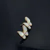 24SS Diseñador Van Cleff Pulsera Vcas Fanjia Clip de oreja de mariposa de edición alta con Fritillaria blanca Pendientes de estilo femenino simples y magníficos dulces chapados con 1