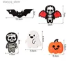 Etiketter Taggar 50st Halloween Presenttaggar med hampa strängar Pumpkin Ghost Papperskort Behandla godispåsar Hang Tag Labels Halloween Party Supplies Q240217