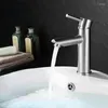 Rubinetti per lavandino del bagno Filo di acciaio inossidabile 304 Lavabo a foro singolo addensato e freddo sotto il rubinetto in ceramica