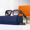 Sonnenbrillen Designer Neue quadratische Sonnenbrille mit kleinem Rahmen für Damen, luxuriöse modische Sonnenbrille mit UV-Schutz, modische Fahrbrille für den Außenbereich