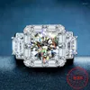 クラスターリングHoyon Moissanite Ring Luxury T Square 18Kホワイトゴールドカラーダイヤモンドスタイル5攻撃的な男子パーティーでいっぱい