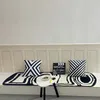 クリエイティブノンスリップカーペットモダンベッドルームベッドサイドカーペット長方形エリアリビングルームブラックホワイト格子縞の床マット240131