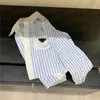 メタルバッジシャツ女性用ストライプトップクロップドカジュアルブラウスデザイナーレターカーディガンシャツティー