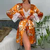 Kvinnors sömnkläder pyjamas Set Flower Print Kontrast Spetsbältet Satin Sleep Robes Sexig underkläder för kvinnliga shorts 3 stycken pyjama