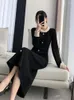 Robes décontractées Perle Noir Robe en tricot Femmes Automne et hiver 2024 Coréen Chic Élégant Robes Français Vintage Hepburn Style Femme