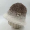 Berets 2024 Gradient Color Love Fashion Fair Cap Cap Kobiet Kobiet Mała Dekoracja garnka Pluszowa trend rybakowy