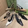 Anzugschuhe Slingback-High-Heels Schnürschuhe mit flachem Schnitt Sandalen mittlerer Absatz Schwarzes Mesh mit funkelnden Kristallen Druckschuhe Gummi-Leder-Knöchelriemen Damensandale AAA