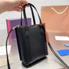Perry fibbia magnetica apertura e chiusura tracolla regolabile staccabile borsa tote in pelle goffrata shopping borsa a tracolla da donna arancione e rosa.