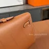 Alle handgefertigten Designer -Kupplungsbeutel mit importiertem EPSOM, Swift Gold, um ein Bankett -Essential -Handtaschen -Brieftasche zu erstellen