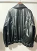 Kvinnorjackor Kontrast Bow Printed Black Leather Jacket Cool Lapel Pickel Pockets Långärmrockar 2024 Spring Motocycle Streetwear